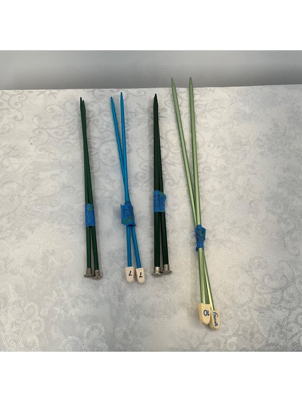 Set Of 4 Aluminum Knitting Needles Sizes 7 8 10 and 10 1/2